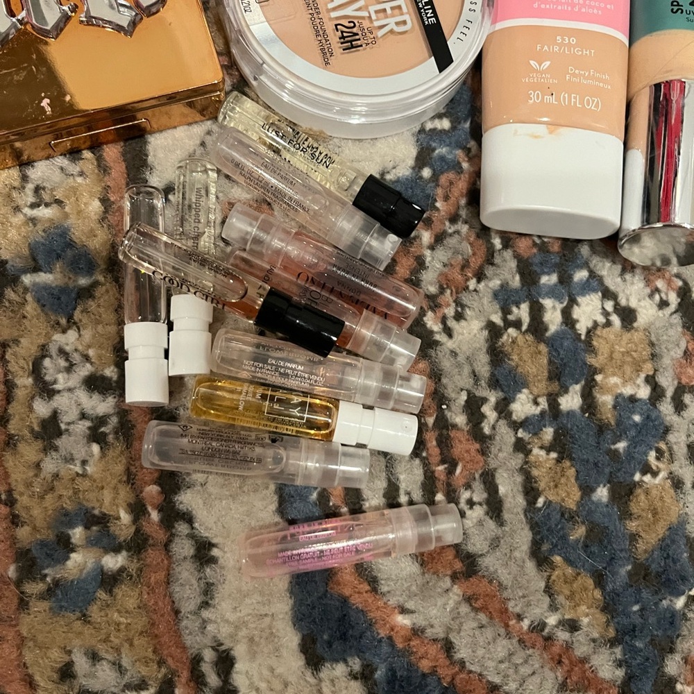 Cosmetics bundle - Picture 3 of 7